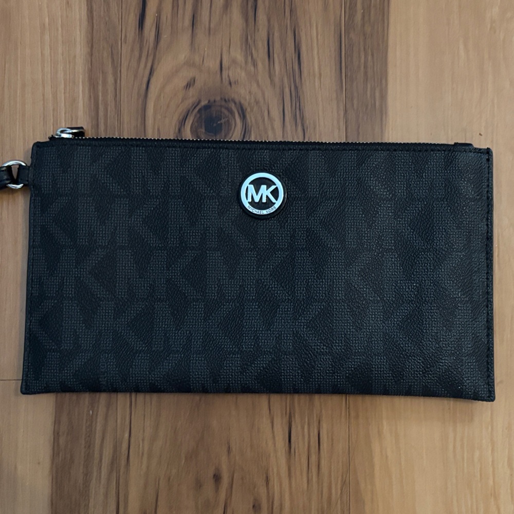 Michael Kors Wristlet- Like new!